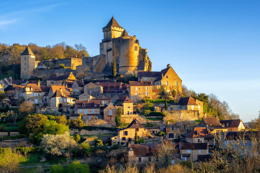 Le Château de Beynac : à la rencontre des seigneurs du Moyen Âge