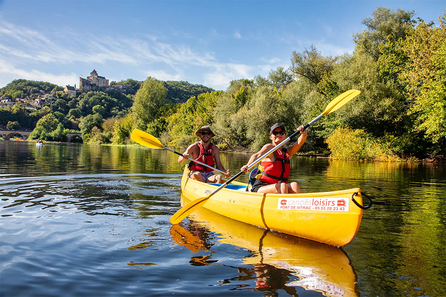 Glisser sur la Dordogne avec Canoës Loisirs : une aventure au fil de l’eau