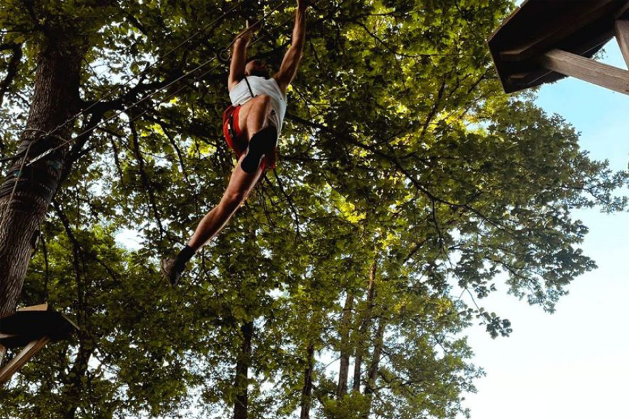 Prendre de la hauteur avec le parc I Feel Wood : l’accrobranche grandeur nature