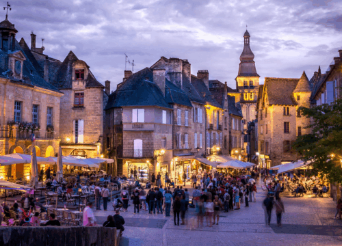 Le Marché de Sarlat : le cœur battant du Périgord Noir