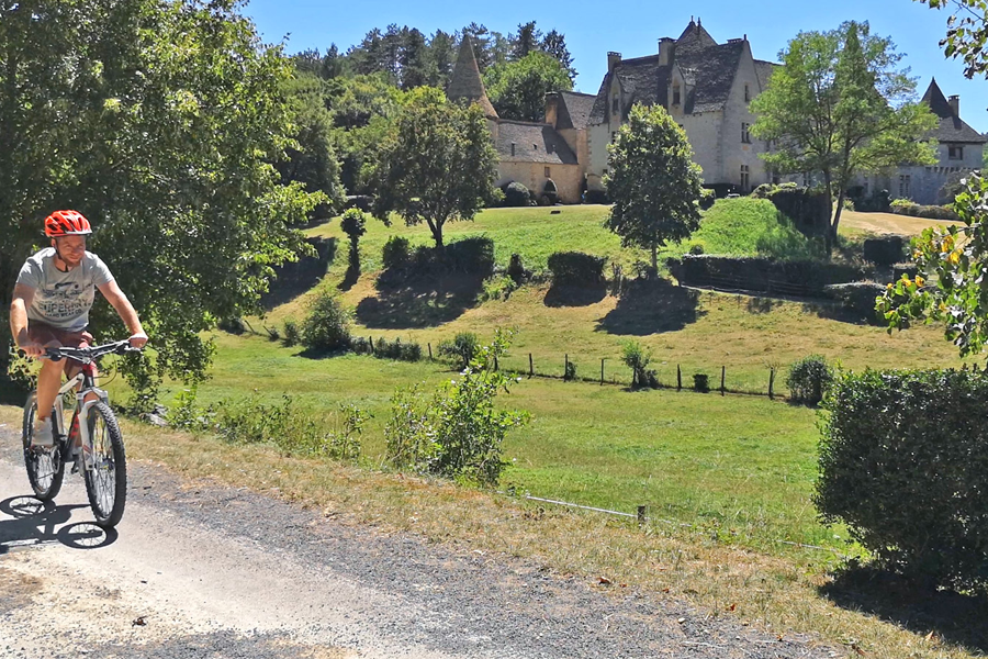 La voie verte Sarlat–Cazoulès : pédaler au rythme du Périgord